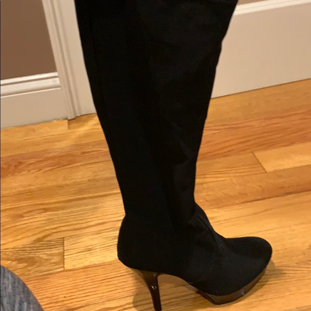BLACK HEELS - Picture 3 of 3